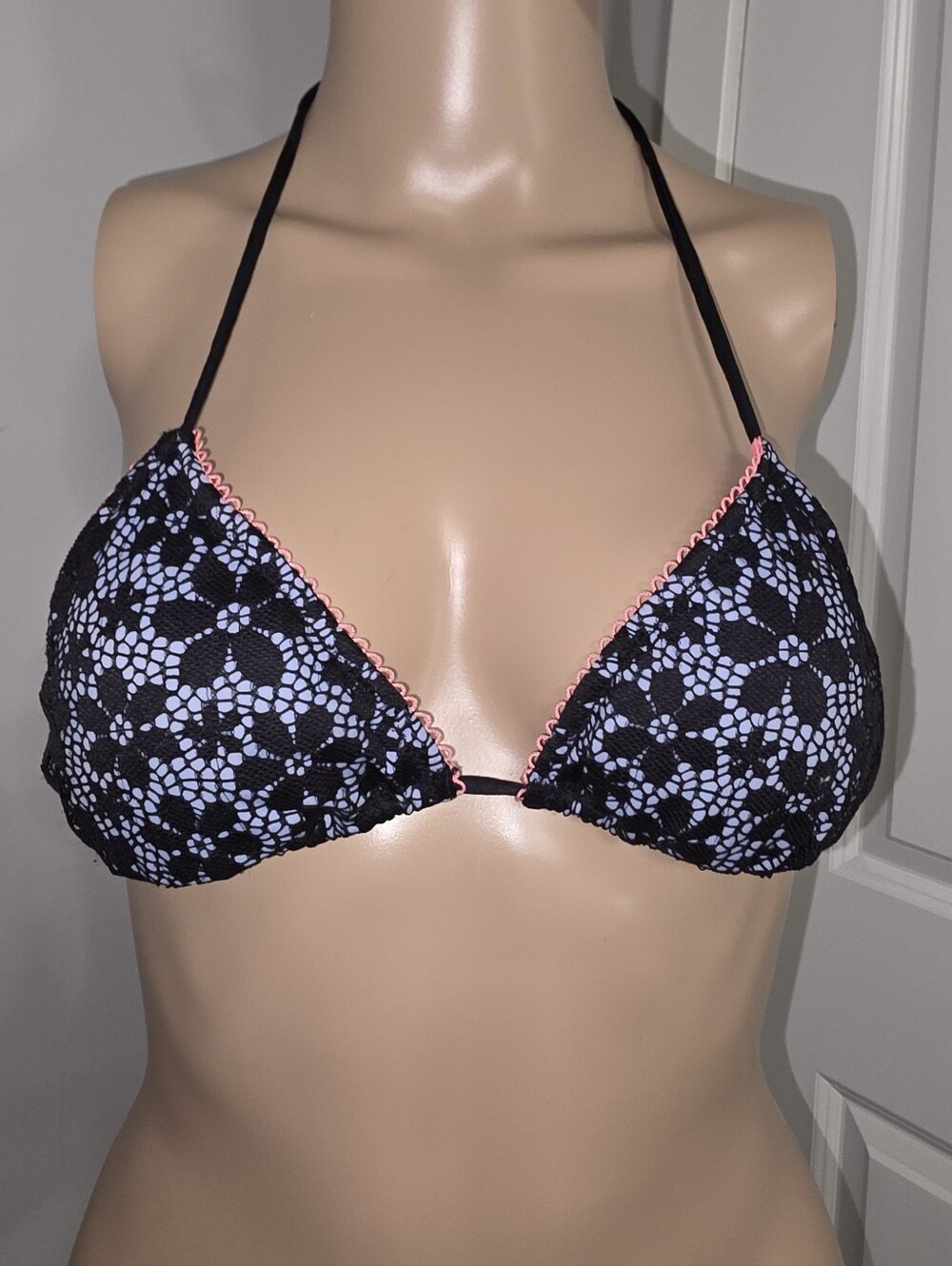 Victoria's Secret Black Daisy Lace-crochet Triangle Bikini Top Rare 2016 Sz M